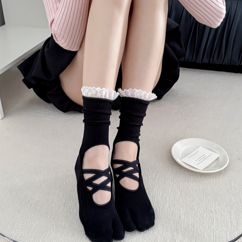 جوارب يوغا نسائية بتصميم مفتوح - مراجعة Embellish Knit وسعره